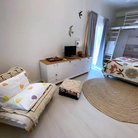 Les Hirondelles 2 Ermoupoli