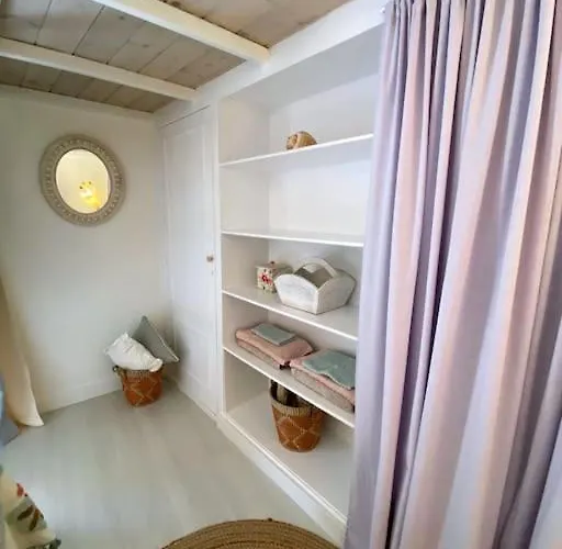 Les Hirondelles 2 Ermoupoli